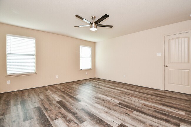 Building Photo - 2015 Treasure Mountain Dr