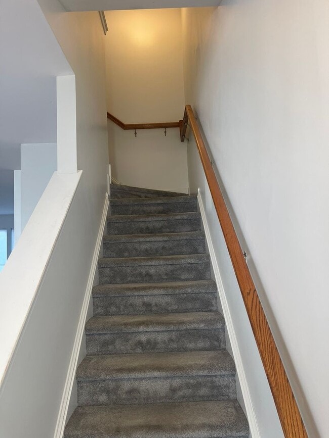 Building Photo - 3 bedroom 2 1/2 bath Townhouse in Bayberry