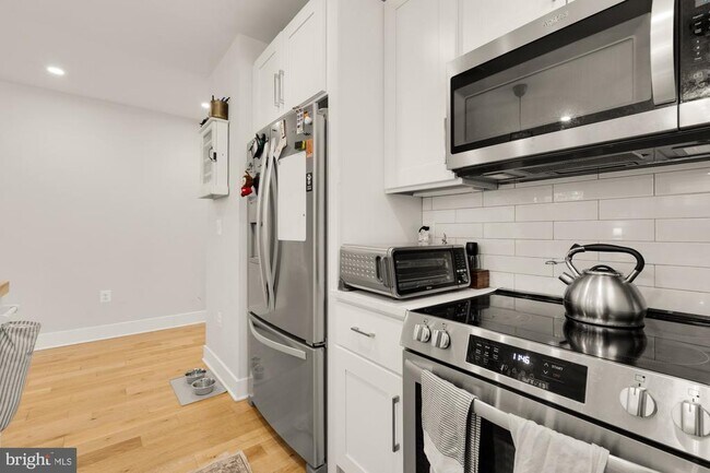 Building Photo - 719 18th St NE