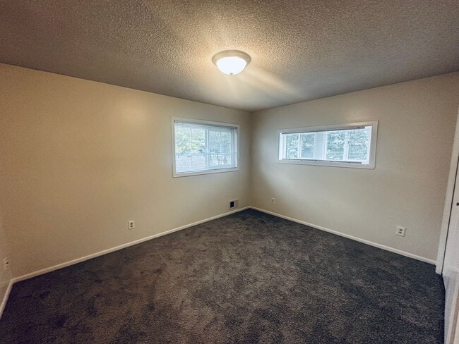Building Photo - Beautiful 3-Bedroom Single Family Home wit...