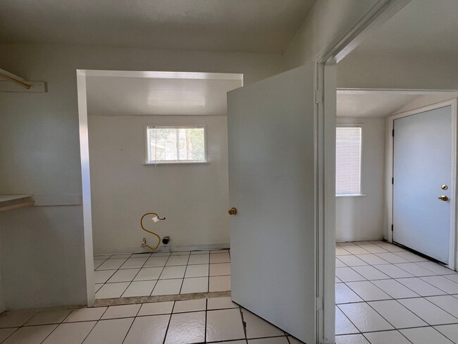 Building Photo - 3 Bedroom 1 bathroom House located near a Schools, Community Park and Public Swimming Pool.