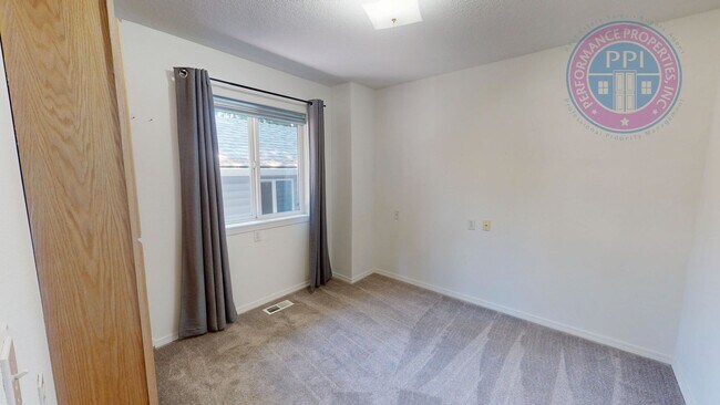 Building Photo - LAKE OSWEGO, FIRST ADDITION  / SINGLE LEVE...