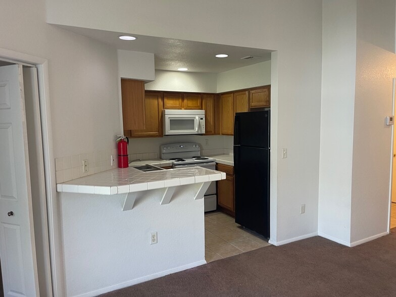 Building Photo - 2180 Pinetop Ln