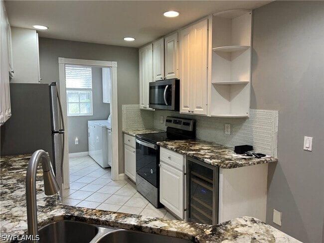 Building Photo - 5365 Cove Cir