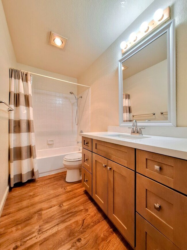 Building Photo - Refurbished Condo on 1st Floor With Laundry, Patio, Garage; Next to Pool!