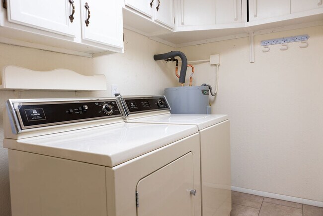 Building Photo - 830 W Rio-Altar