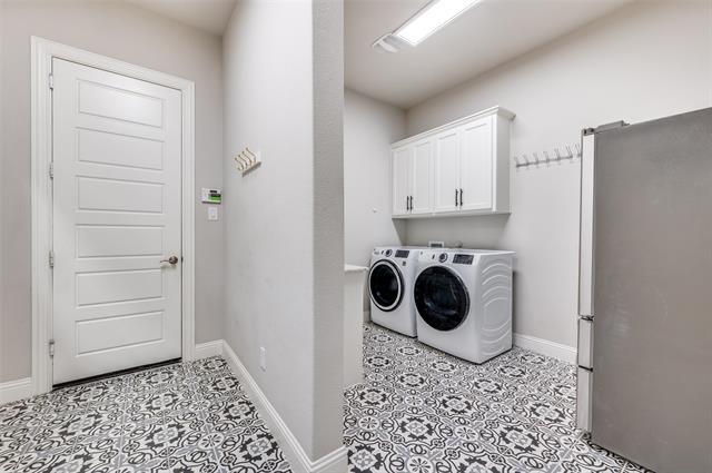 Building Photo - 3945 Wellesley Ave