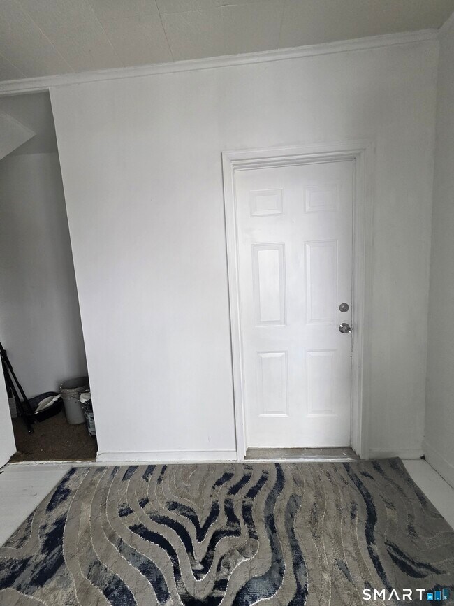 Building Photo - 32 Wilson St