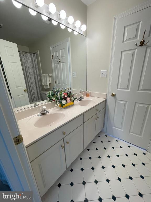 Building Photo - 2510 Heatherwood Ct
