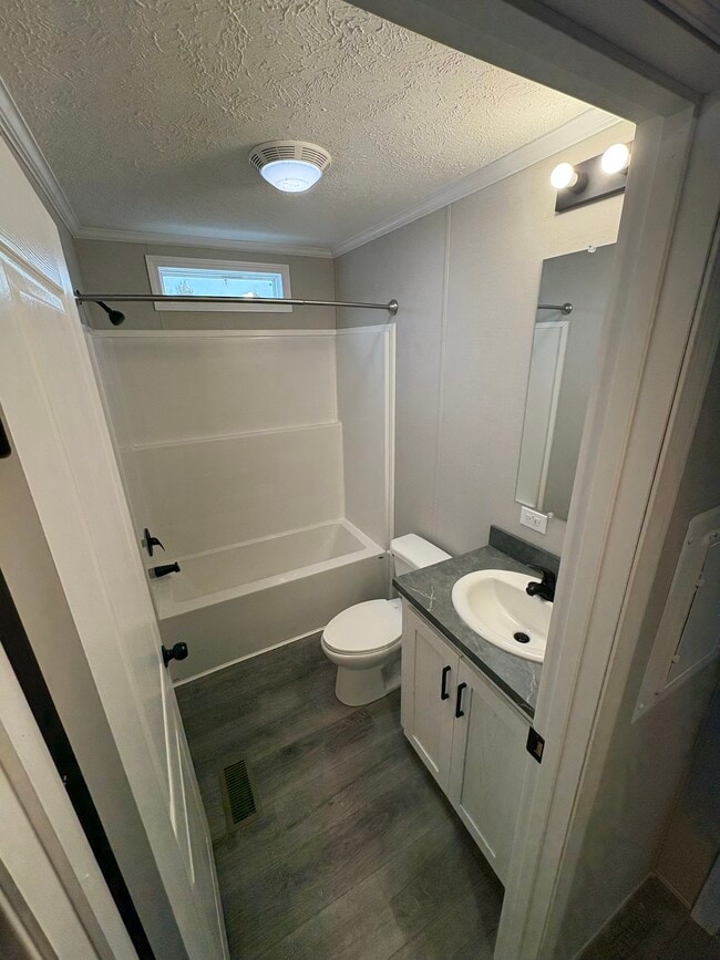 Building Photo - 8925 Beechwood Dr