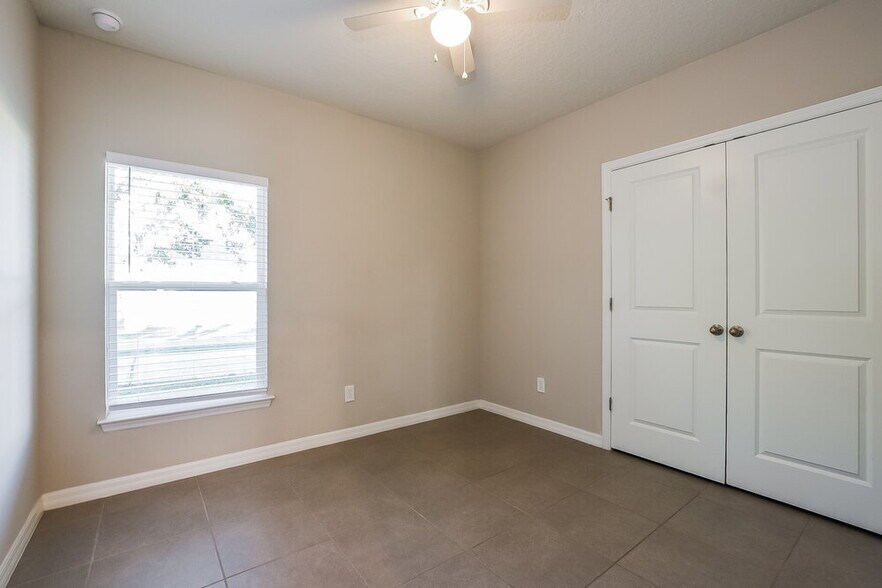 Building Photo - 386 Colonade Ct