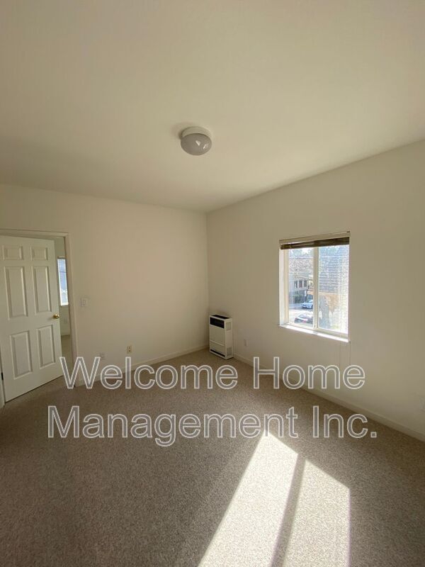 Building Photo - 1426 Henry St