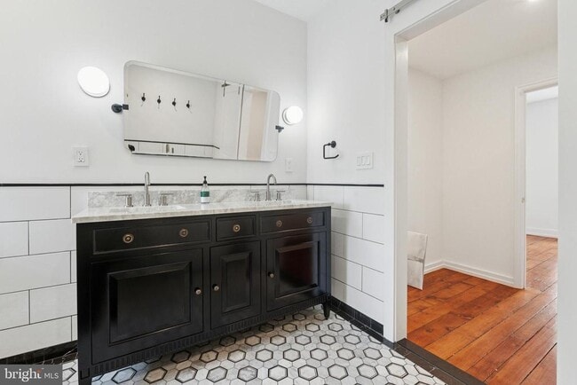 Building Photo - 2317 E Cumberland St