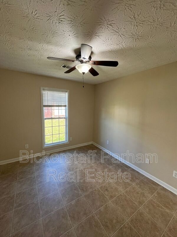 Building Photo - 14 Brentwood Dr