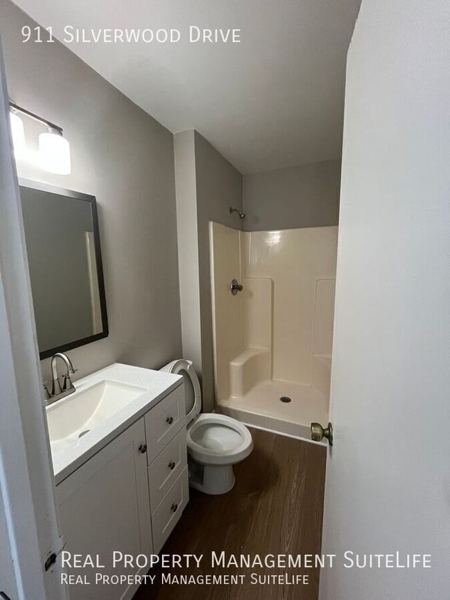 Building Photo - 911 Silverwood Dr