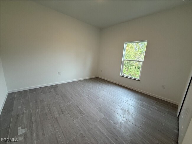 Building Photo - 4629 Laura Ave N