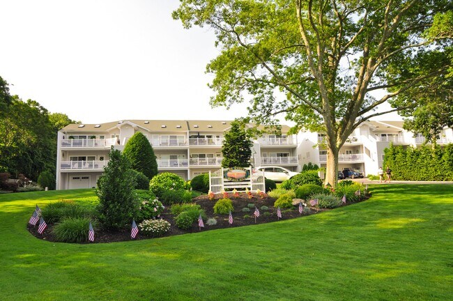 Building Photo - 806 Bluffs Dr N