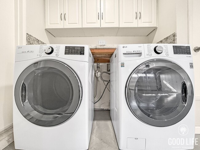 Building Photo - Beautiful 3BD/2BA W/ Private Pool, Attached Garage, and A/C in Clairemont!