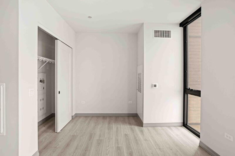 Building Photo - 2133 N Elston Ave