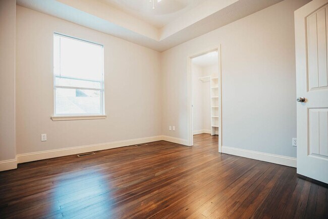 Building Photo - Stunning single family home near MSU campu...