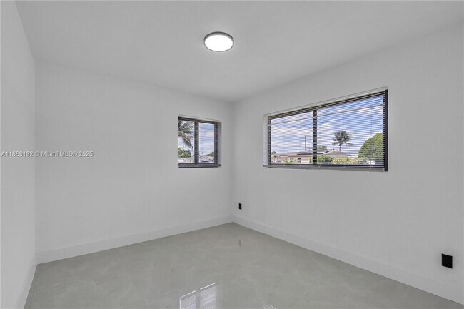 Building Photo - 1000 NW 198th St