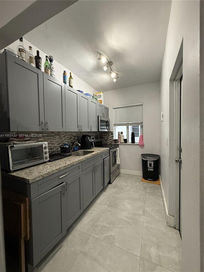 Building Photo - 600 12th St