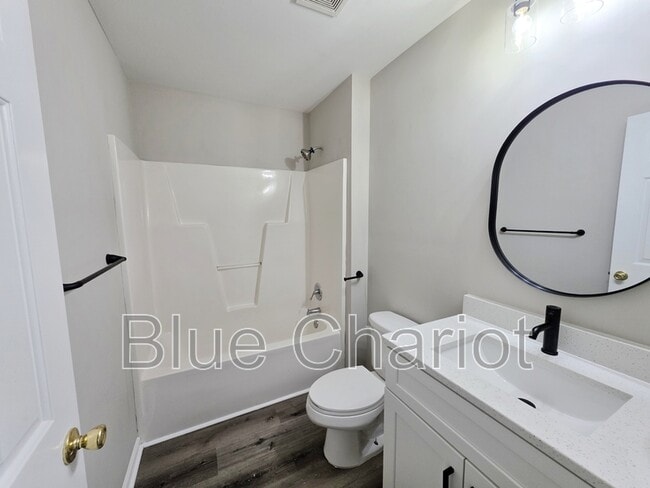 Building Photo - 704 Brye St