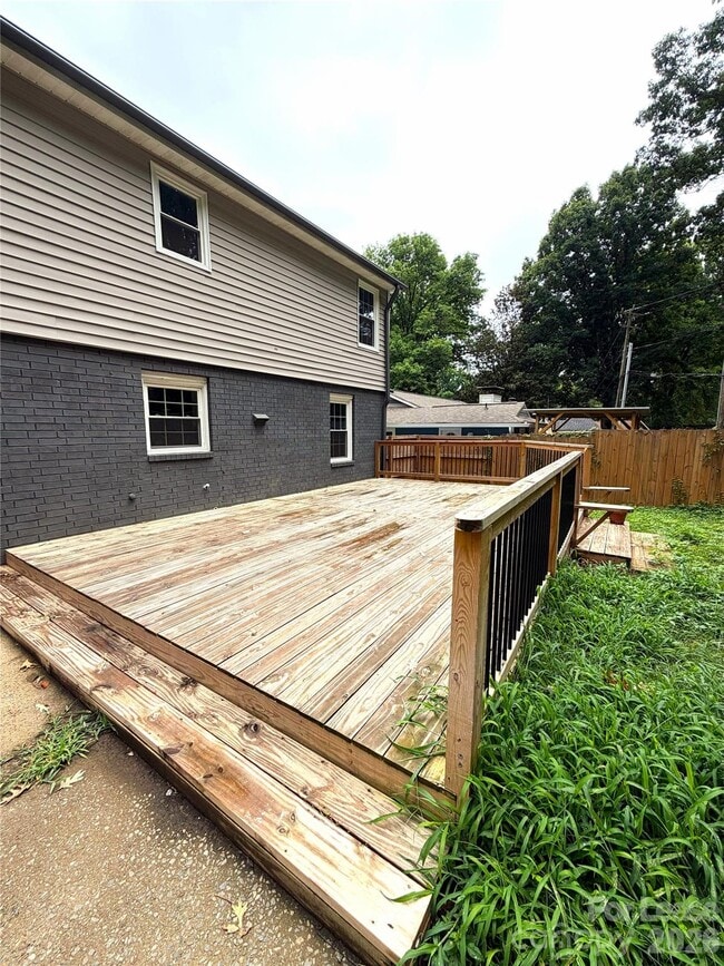 Building Photo - 5406 Barrington Dr