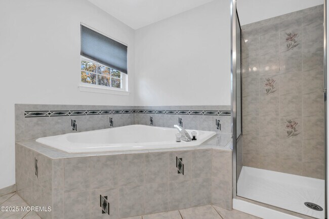 Building Photo - 3 Wellesly Ct