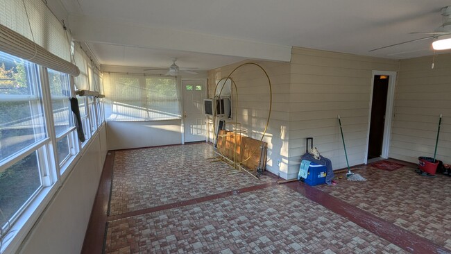 Building Photo - Welcome to this gem located in the heart o...