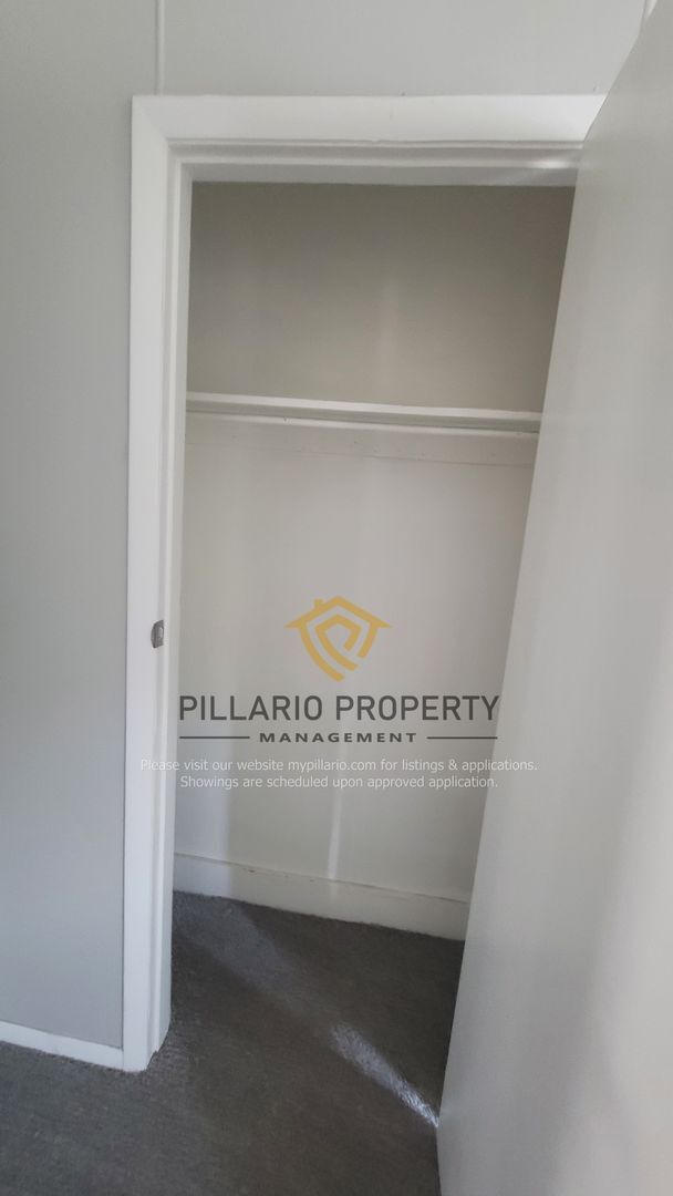 Building Photo - Renovated, 2 Bedroom, 1 Bathroom Home Avai...