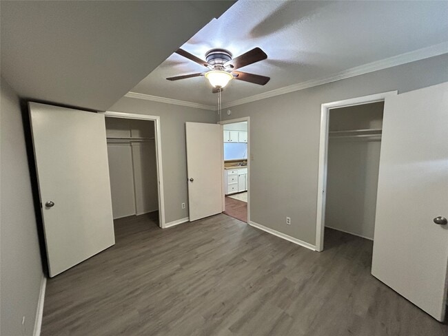 Building Photo - 807 Heights Blvd