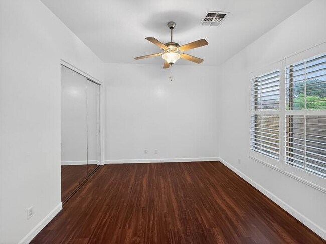 Building Photo - Spacious 3 car garage home at Paseo Trail!