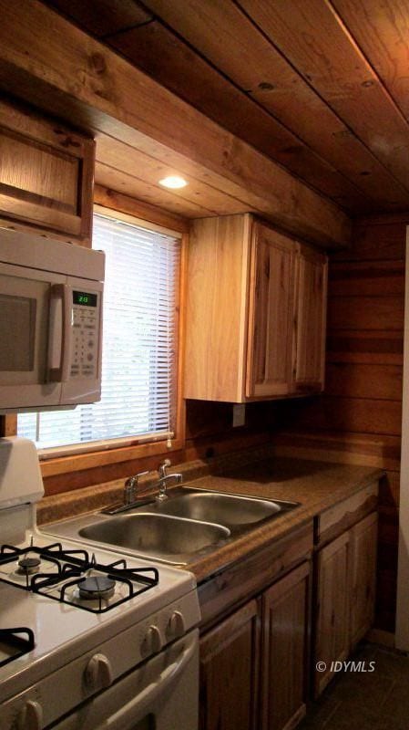 Building Photo - 2 story 1 bedroom apartment.