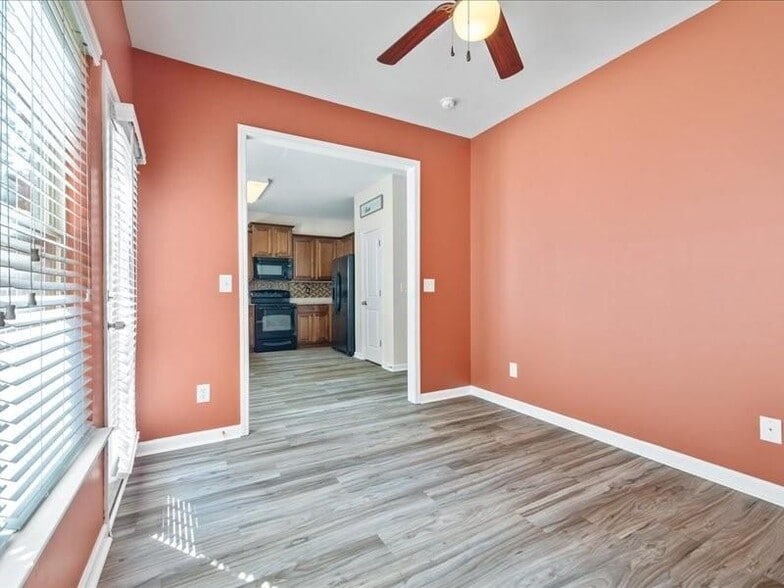 Building Photo - 472 Tufton Tr