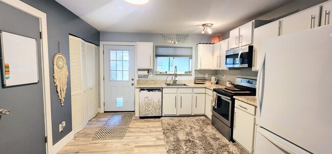 Building Photo - 613 Bowers Ct