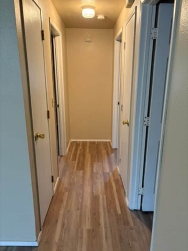 Building Photo - MP149 - 1014-1016 E Crown Ave