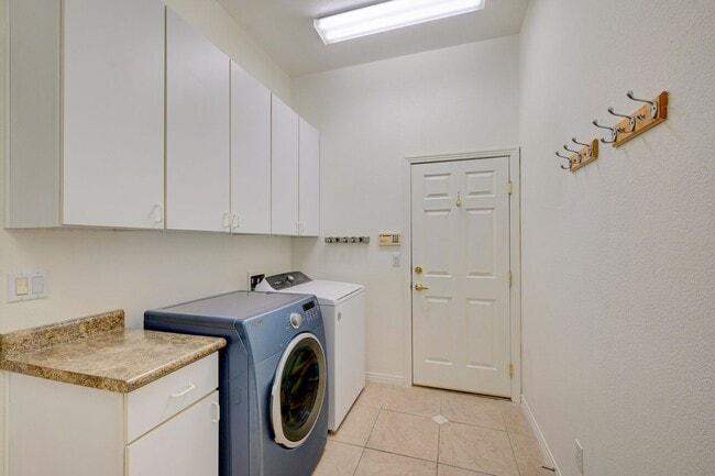 Building Photo - Canyon Ridge