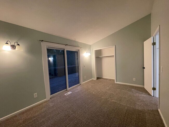 Building Photo - 6770-6772 Pleasantview St NE