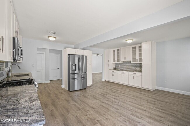 Building Photo - 6 Rockwell Cir