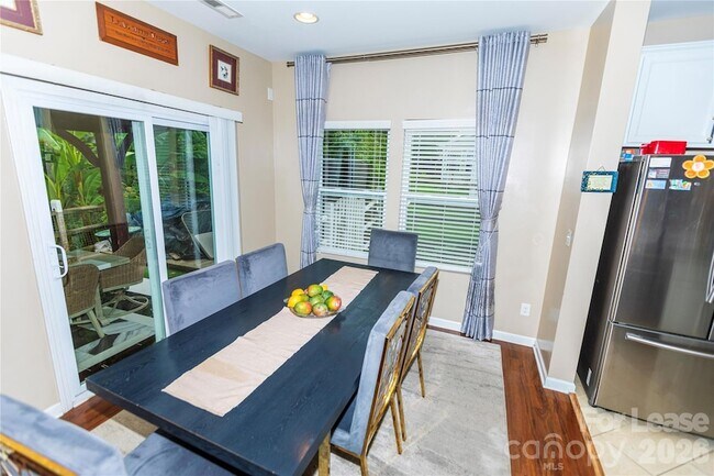 Building Photo - 2922 Deep Cove Dr NW