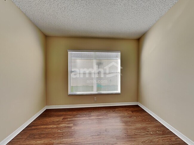 Building Photo - 875 Sedgewood Cir