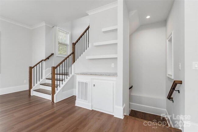 Building Photo - 805 Naples Dr