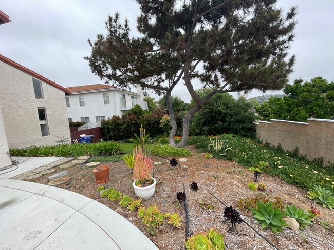 Building Photo - 2506 Levante St