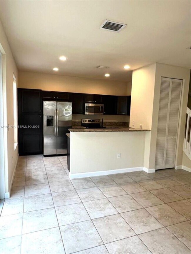 Building Photo - 9401 SW 172nd Ave