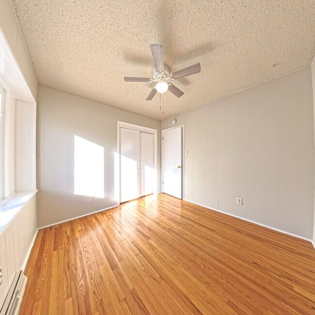 Building Photo - Spacious 3-Bedroom, 1-Bath Ranch - South Side Location