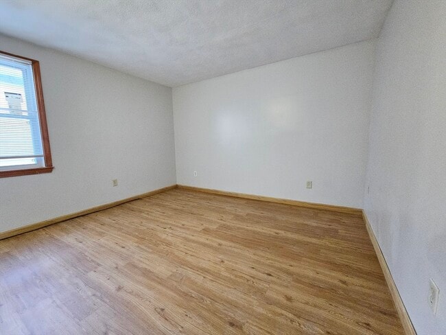 Building Photo - 49 Cottage St