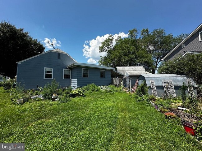 Building Photo - 3127 Wayne Rd