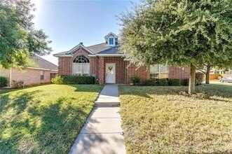 Building Photo - 213 Canterbury Dr