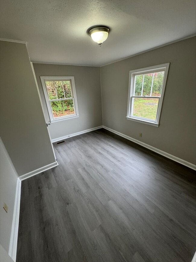 Building Photo - Welcoming 3-Bedroom 1-Bathroom home in Sod...